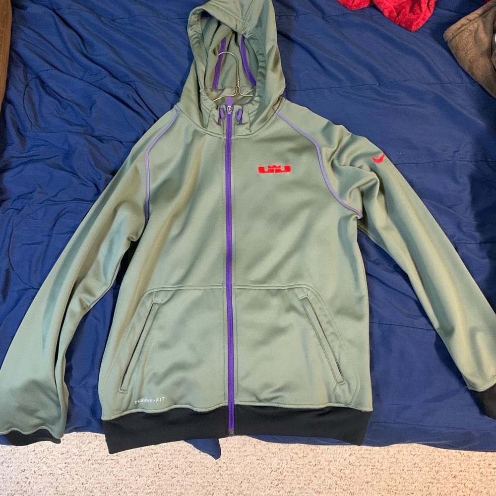 Nike Lebron James sweatshirt (men’s medium)